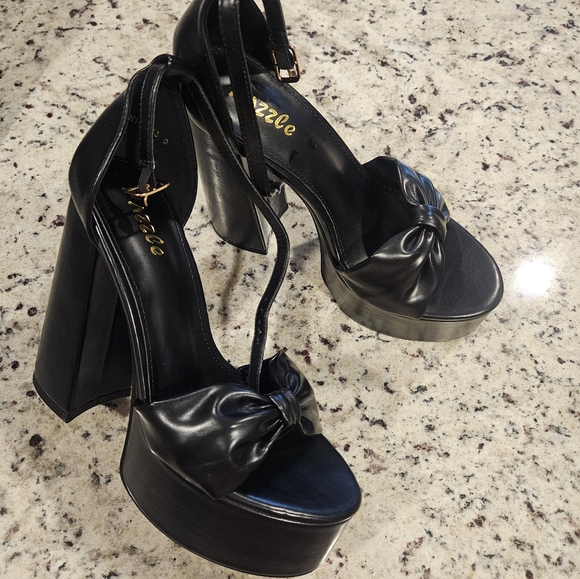 Heels 9 - Picture 2 of 6